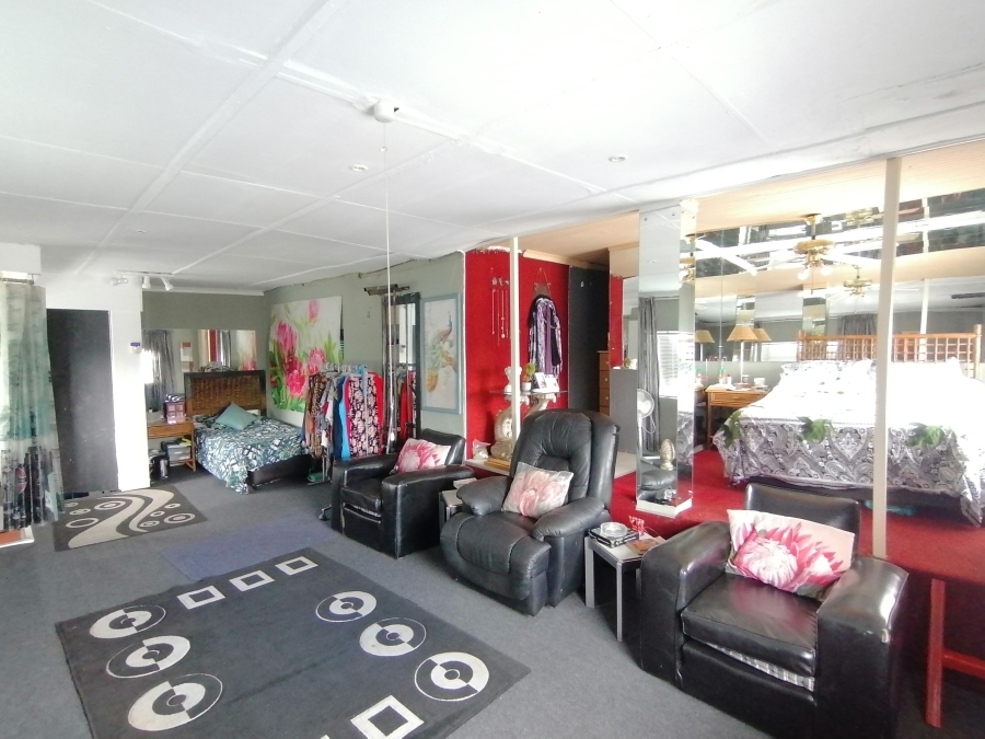 7 Bedroom Property for Sale in Stilfontein North West